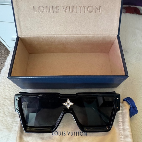 Sunglasses - Picture 1 of 1